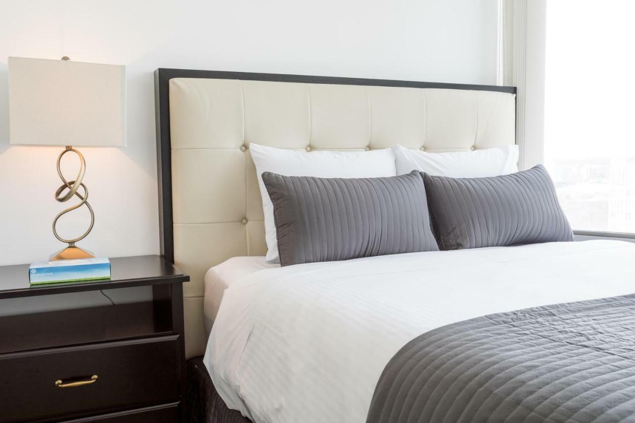 Altitude Suites Bay Street - Holiday Bonus - Free Parking Торонто Экстерьер фото