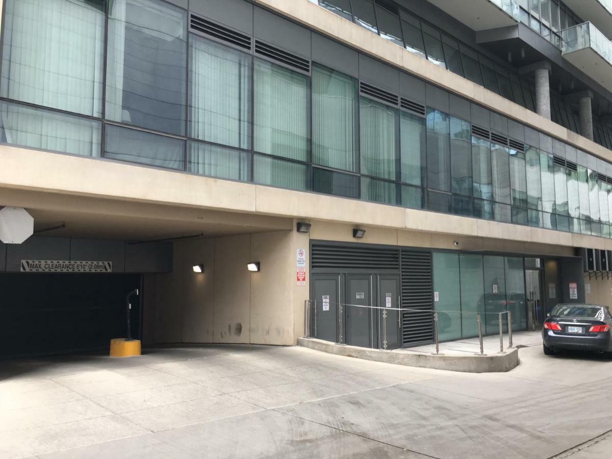 Altitude Suites Bay Street - Holiday Bonus - Free Parking Торонто Экстерьер фото